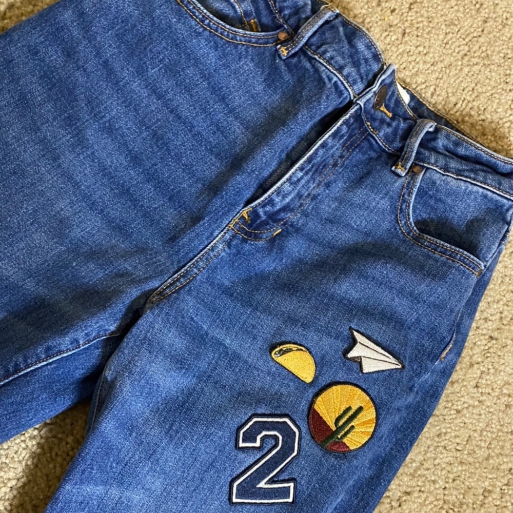 MOM JEANS